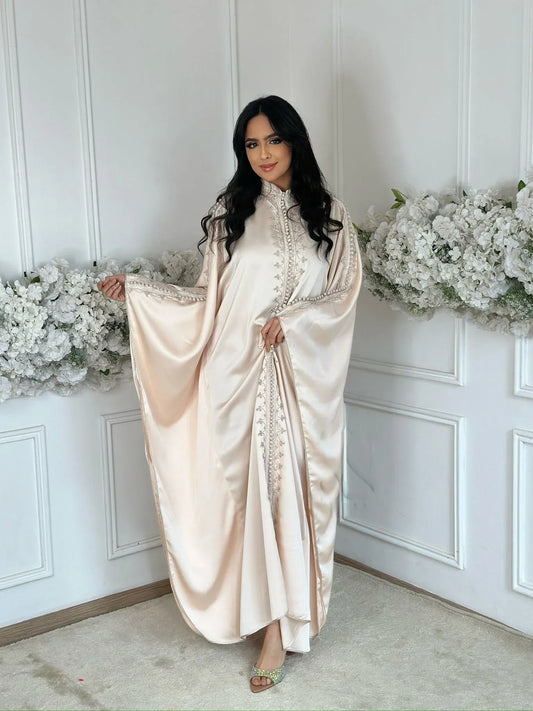 Siwar White Abaya – Elegant Moroccan Robe for Home & Gatherings – product view 2
